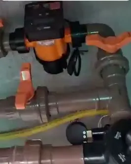Bomba e registros de uma piscina